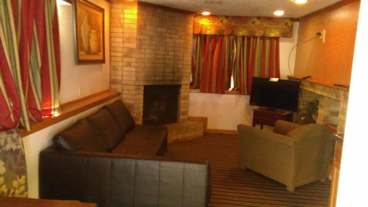 Rodeway Inn โคโลราโดสปริงส์ ภายนอก รูปภาพ
