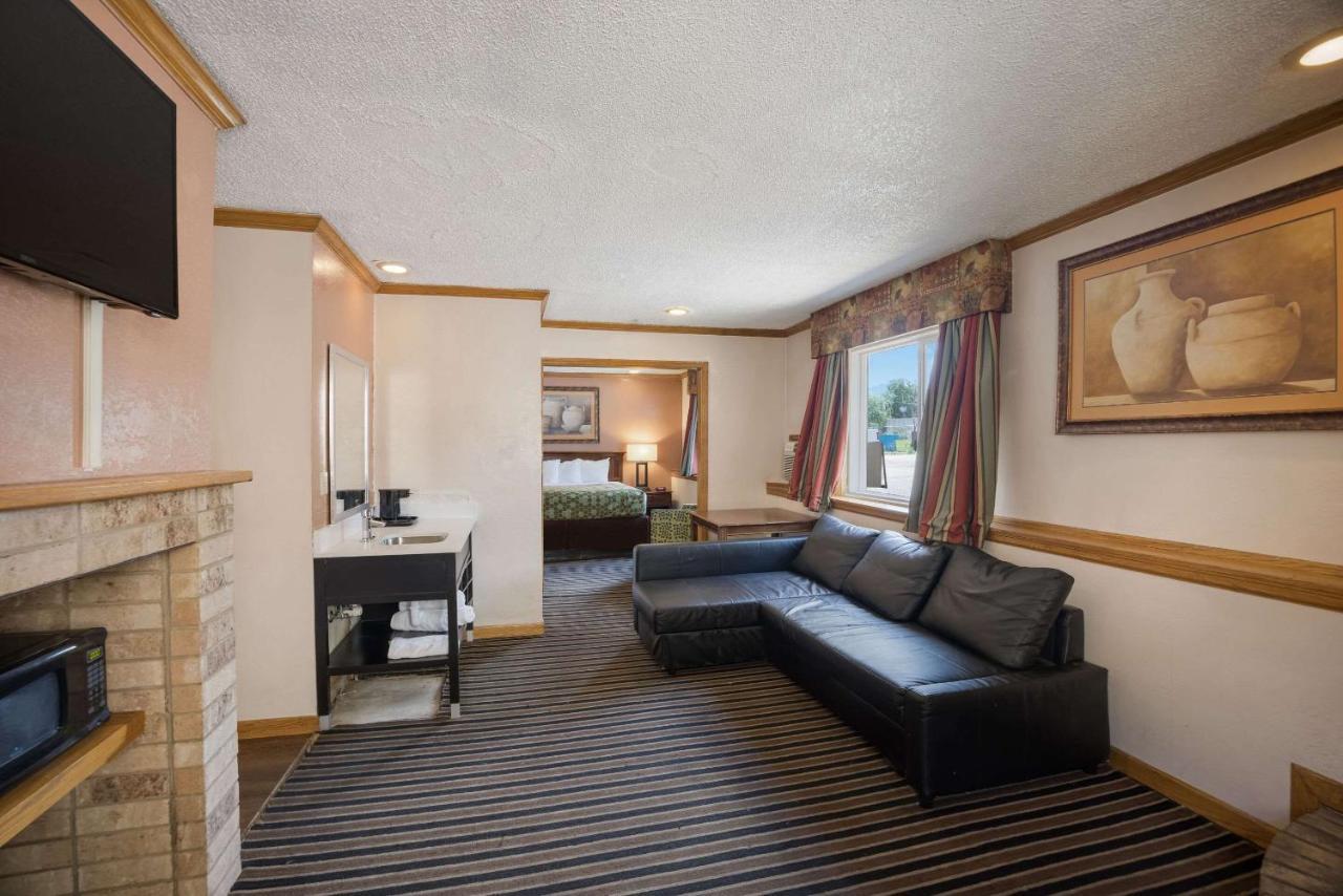 Rodeway Inn โคโลราโดสปริงส์ ภายนอก รูปภาพ