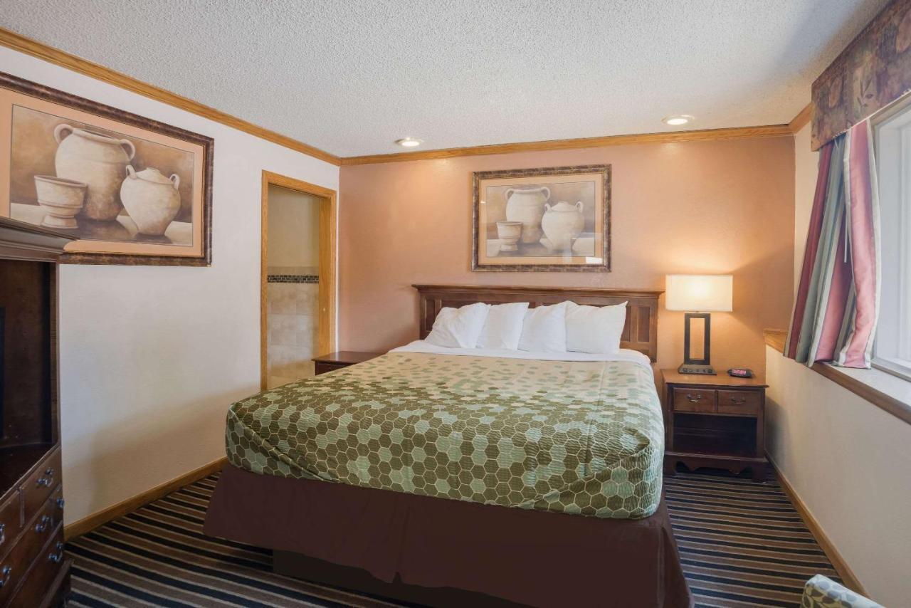 Rodeway Inn โคโลราโดสปริงส์ ภายนอก รูปภาพ